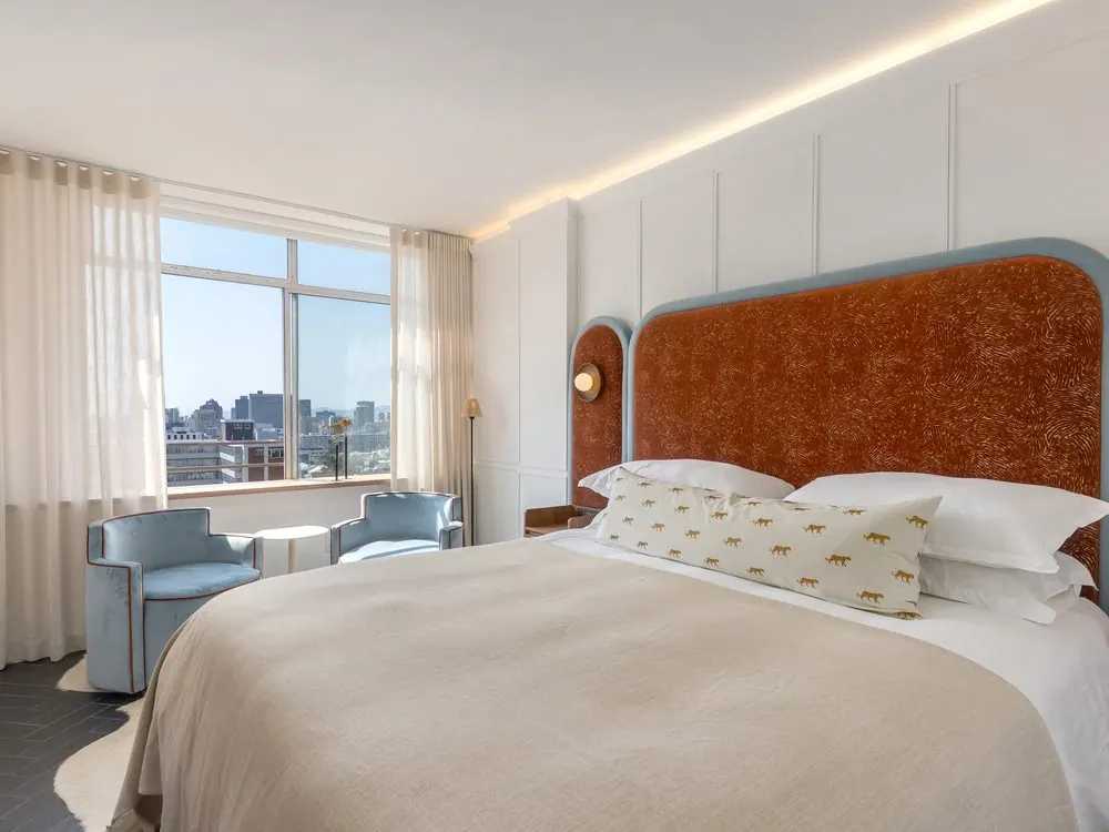 72 on Kloof, the bed and the city