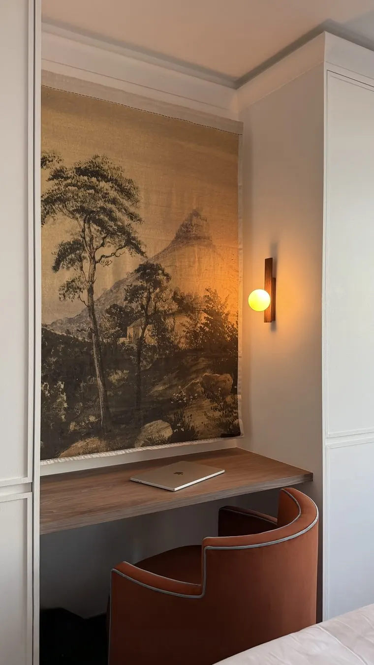 The desk and the mural