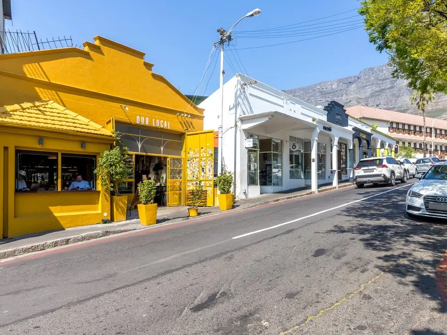 Kloof Street, at the door